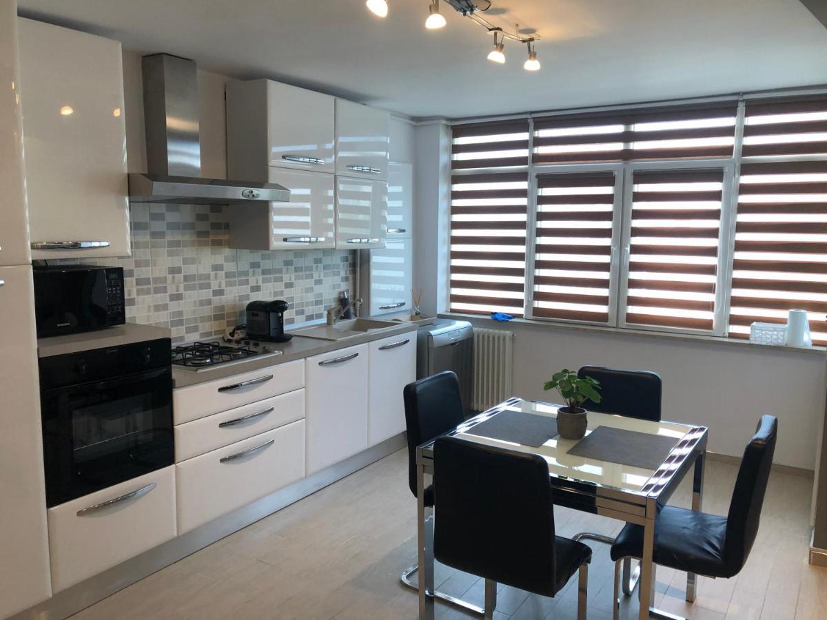 Denis Apartament Turda Esterno foto