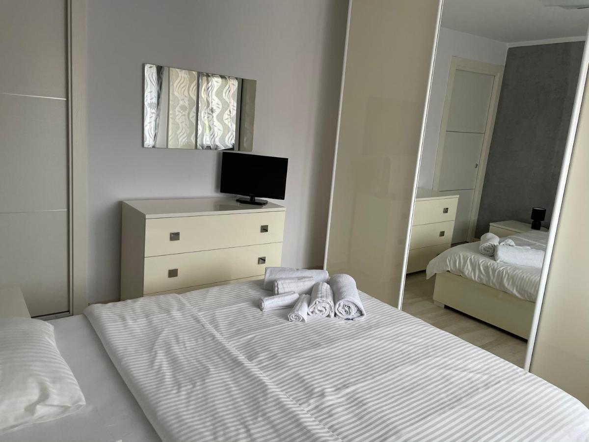Denis Apartament Turda Esterno foto