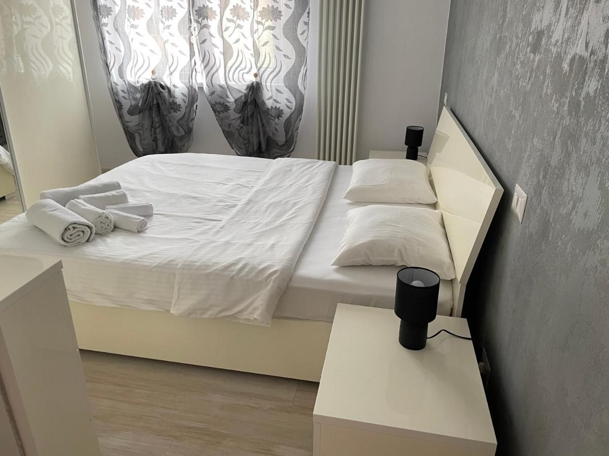 Denis Apartament Turda Esterno foto