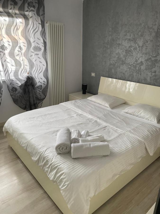 Denis Apartament Turda Esterno foto