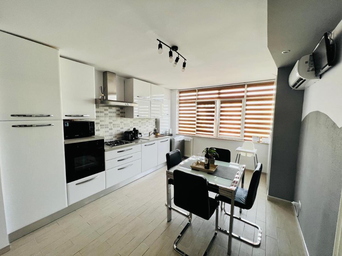 Denis Apartament Turda Esterno foto